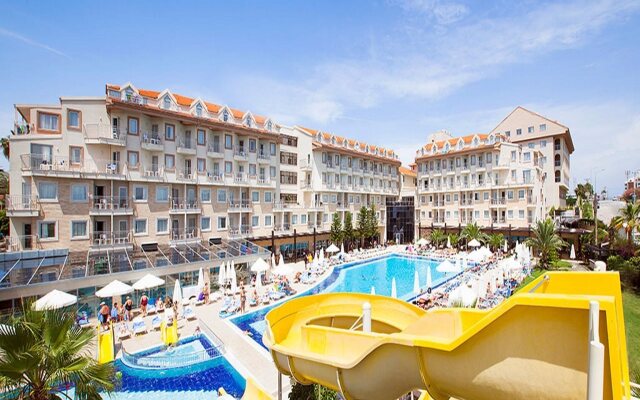 Side Aluna Hotel