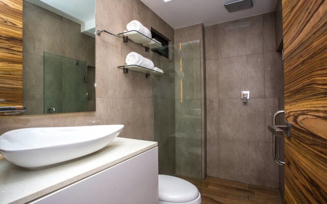 Amazing 2BR Condo w Pool Views Dream Location