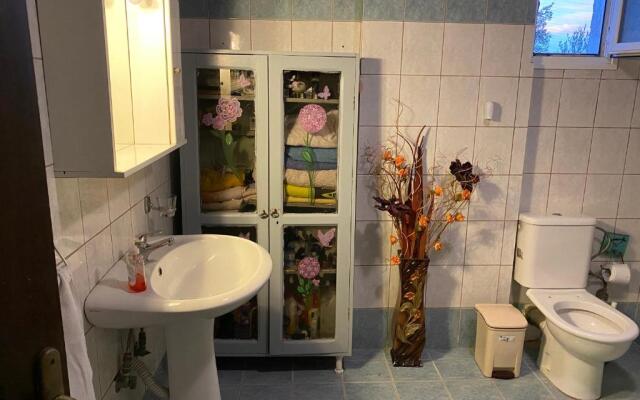 Themis apartment
