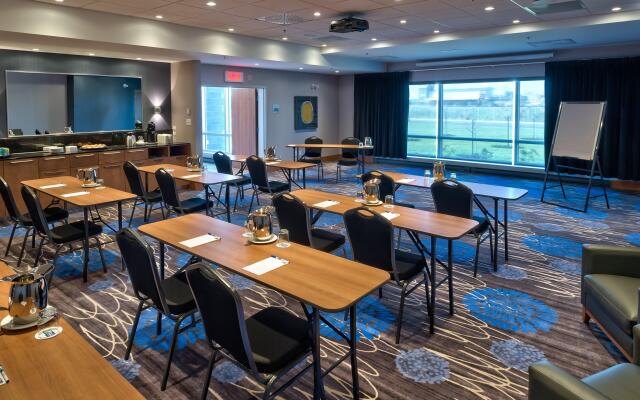 Holiday Inn Express & Suites Vaudreuil by IHG