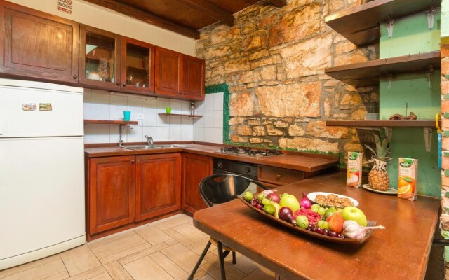 Beautiful Apartment in Pula With Wifi and 2 Bedrooms