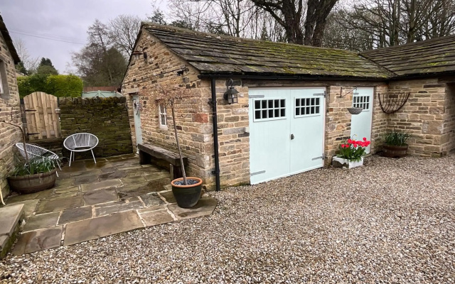 Adorable 1 bedroom guest house with free parking