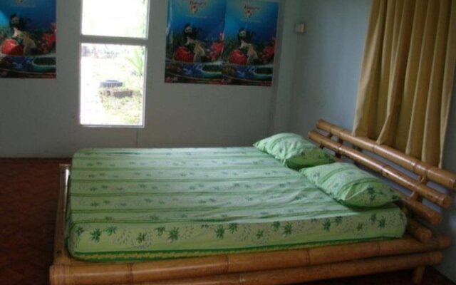 Borneo Beachouse Backpackers