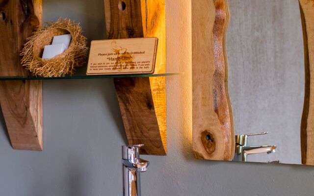 Rhino Ridge Safari Lodge
