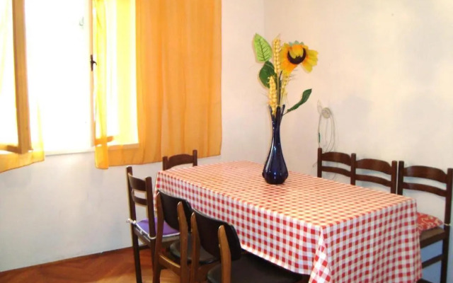 Apartments by the sea Mali Rat (Omis) - 2811