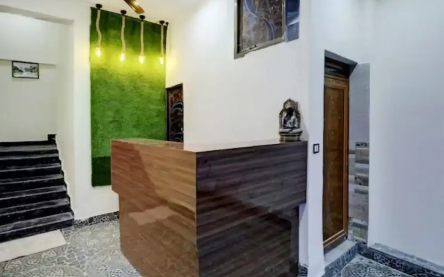Goroomgo SS Palace Varanasi