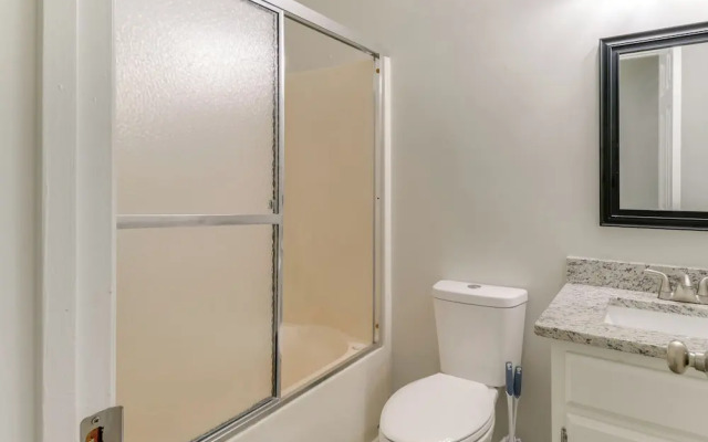 Spacious Home < 3 Mi to Hampton Coliseum!