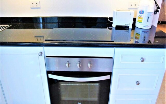 700 Meters to Jomtien Beach 8 Mins - Pattaya City