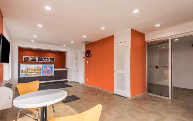 Motel 6 Schenectady, NY