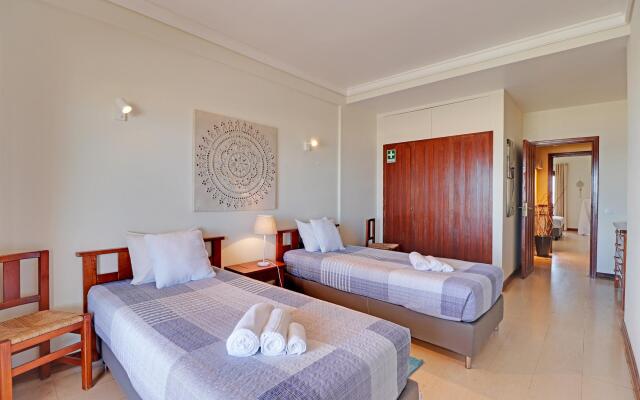 Monte Gordo Beachview 2 by Homing