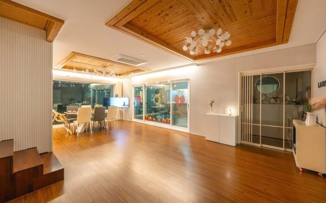 Yeosu La Rosa Private Pool Villa Pension
