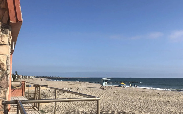 The Shores Inn and Beach Houses