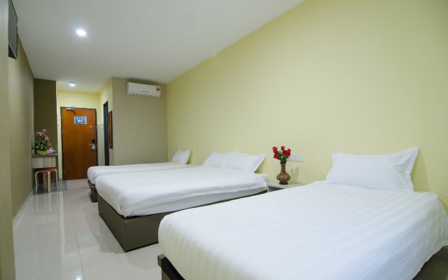 OYO 338 Hotel Raja Bot