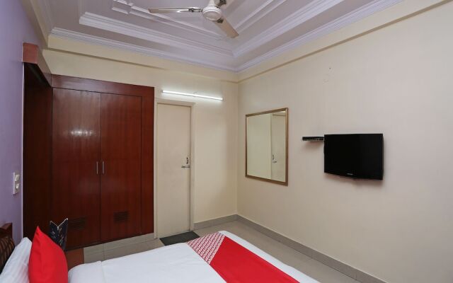 OYO 645 Hotel Tourist Deluxe