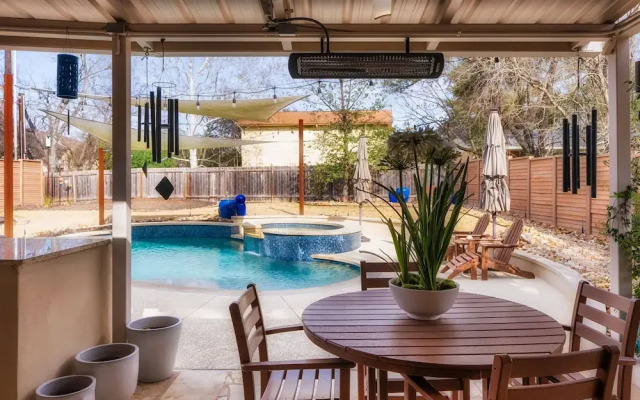 Luxury 5-Bedroom Stay W Pool Spa  Grill