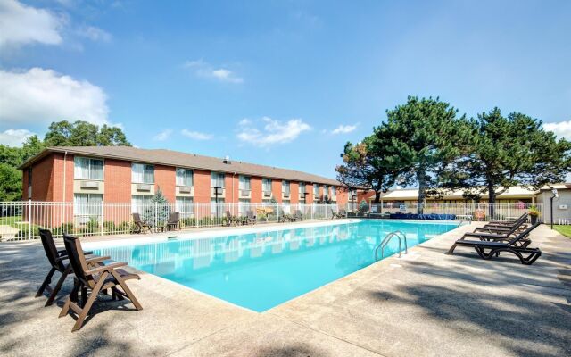 Best Western Plus Guildwood Inn