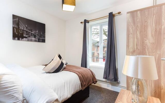 Impeccable 2-bed Apartment in Derby, England