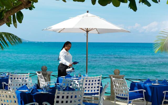 Round Hill Hotel And Villas