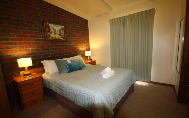 Halls Haven Holiday Units