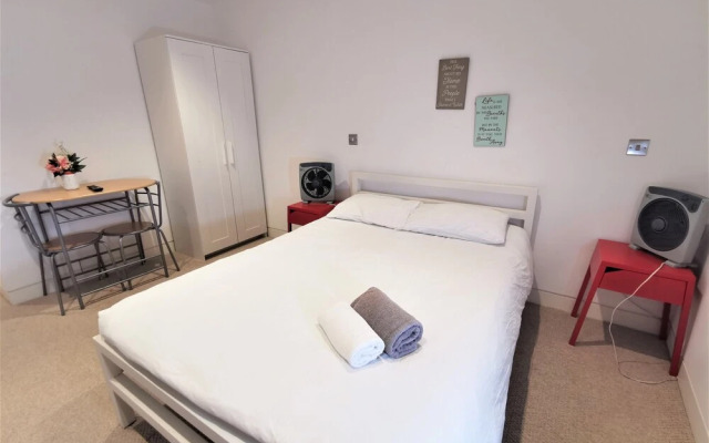 Spacious Double Room with en-suite - 2c