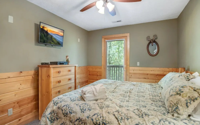 Smoky Bear Lodge by Jackson Mountain Homes
