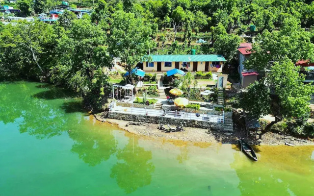 Lake Wave Cottage & Resturent