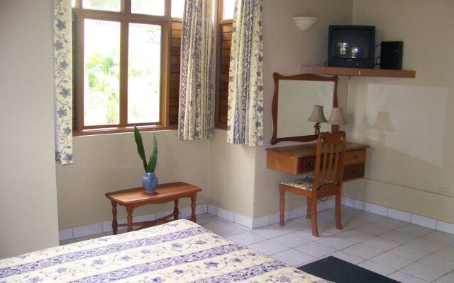 Rhodes Beach Resort Negril