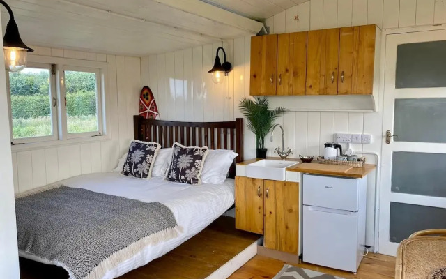 The Hide At Manton Bay Glamping Retreat