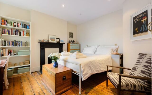 Urban Central London 2BR with Roof Terrace!