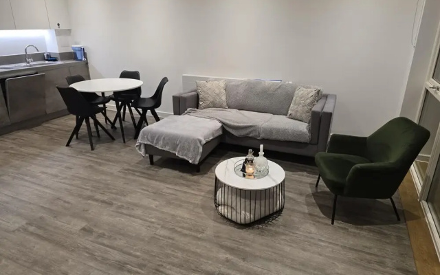 Luxurious 2-bed Haven in the Heart of Barking