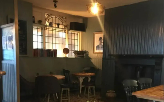 OYO The Victorian Cap