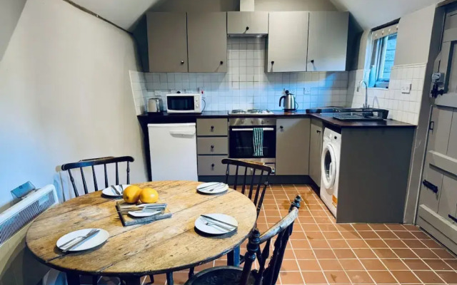 Coombe End Farmhouse Lodge - From 165 Per Night