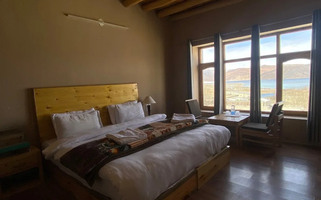 Pangong Retreat Camp