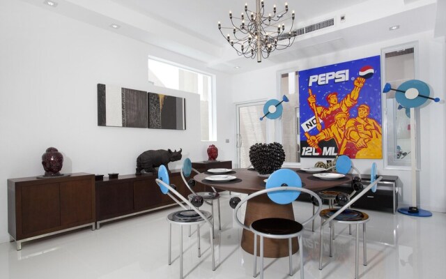 Majestic Seaside Pool Villa