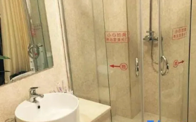 Longteng E-Sports Hotel (Huangmei) – Bathroom – Huanggang