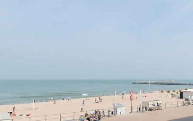 Frontal sea View Studio Apartment in Ostend