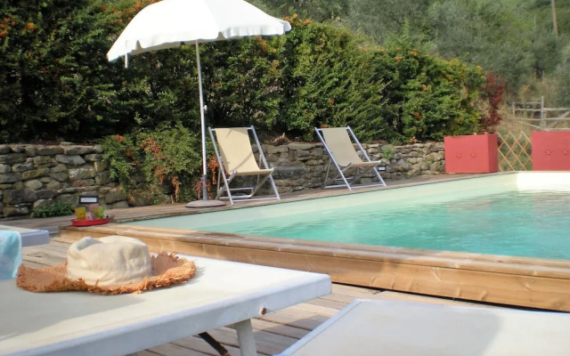 Farmhouse in Cortona With Pool