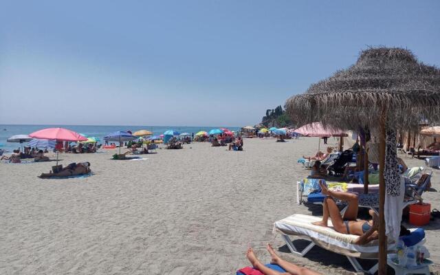 Nerja 1ª linea de Playa de Burriana , terraza grande al mar