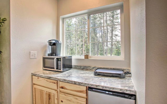 Nine Mile Falls Hideaway: Scenic Retreat on River