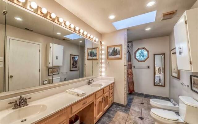 River Bend Lodge - Five Bedroom Cabin