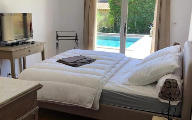 Villa dans le LUBERON à 2 km de LOURMARIN