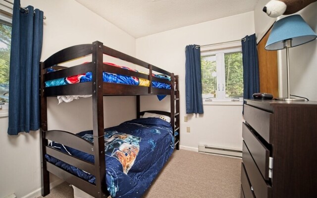 Experience a Classic New England Setting at This Waterville Estates Condo Located in the Heart of the White Mountains - Bv5e