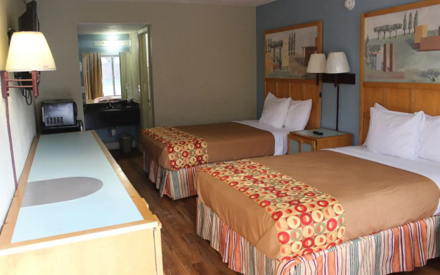 Tampa Inn - Near Busch Gardens