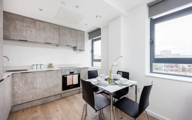 Modern 1 Bed Flat in Town Centre - Free Wifi
