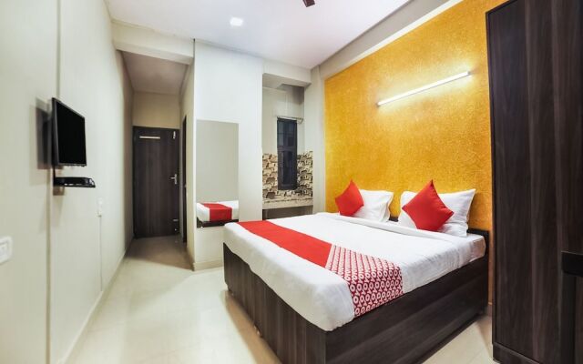 Oyo Flagship 30196 Noida Sector 5