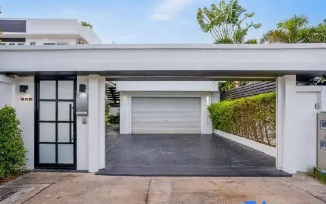 New 7BR Pool Villa with Slider - VVP31.4