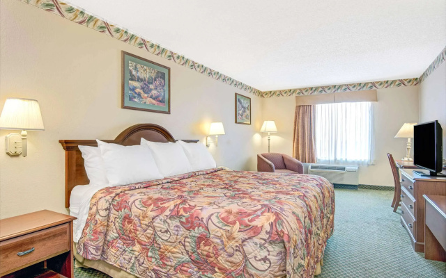 Days Inn Louisburg