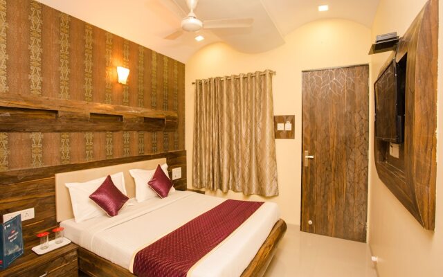OYO 8759 Hotel Adore Palace