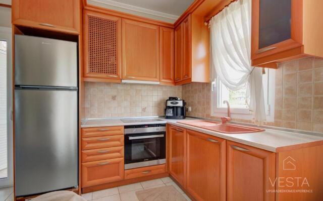 Private 6-bdrm Villa with garden 150m to beach