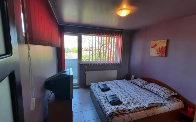 Spacious, modern condo in new villa - sleeps 6